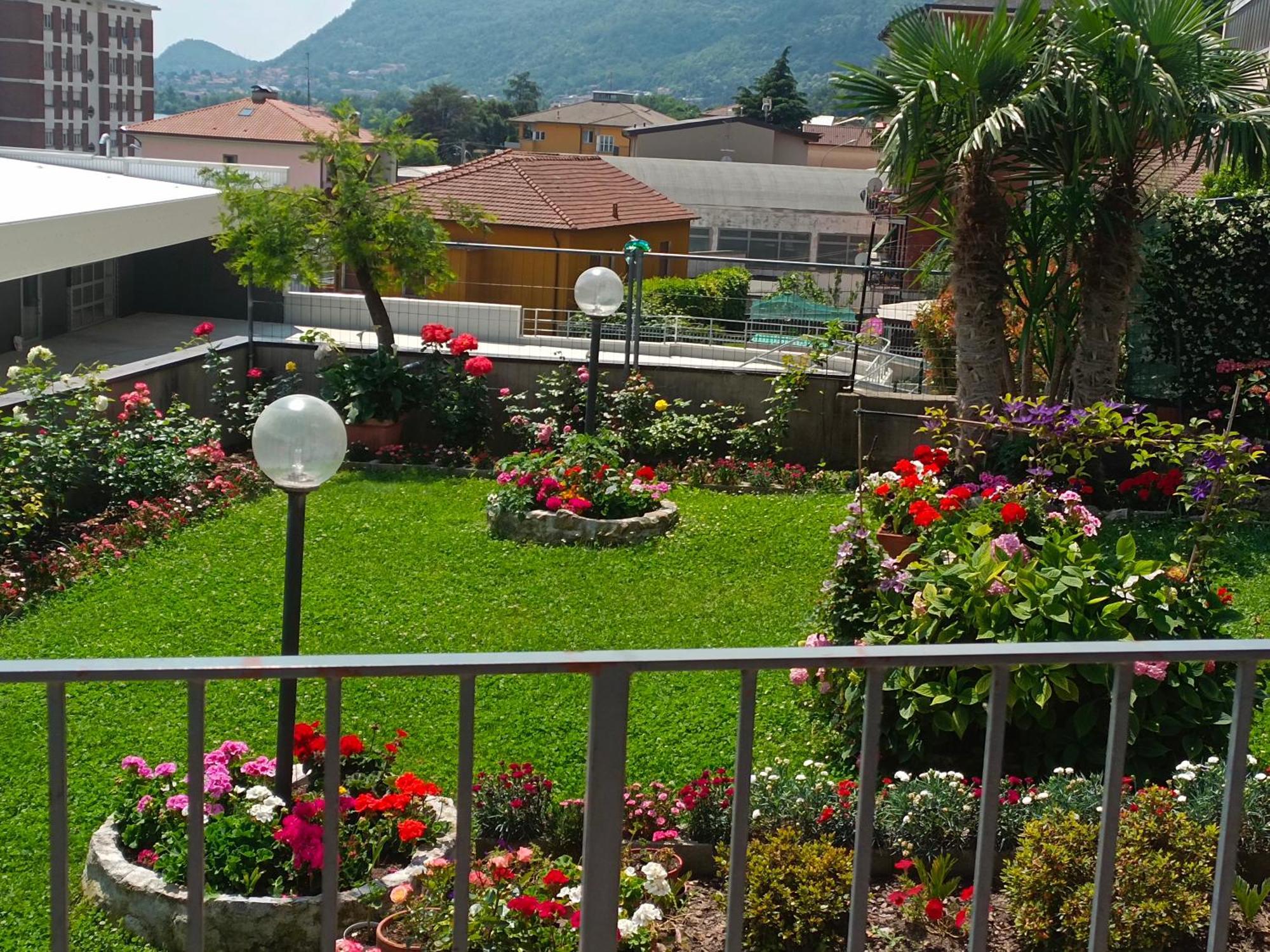 Le Rose Sul Lago Pescate Exterior foto