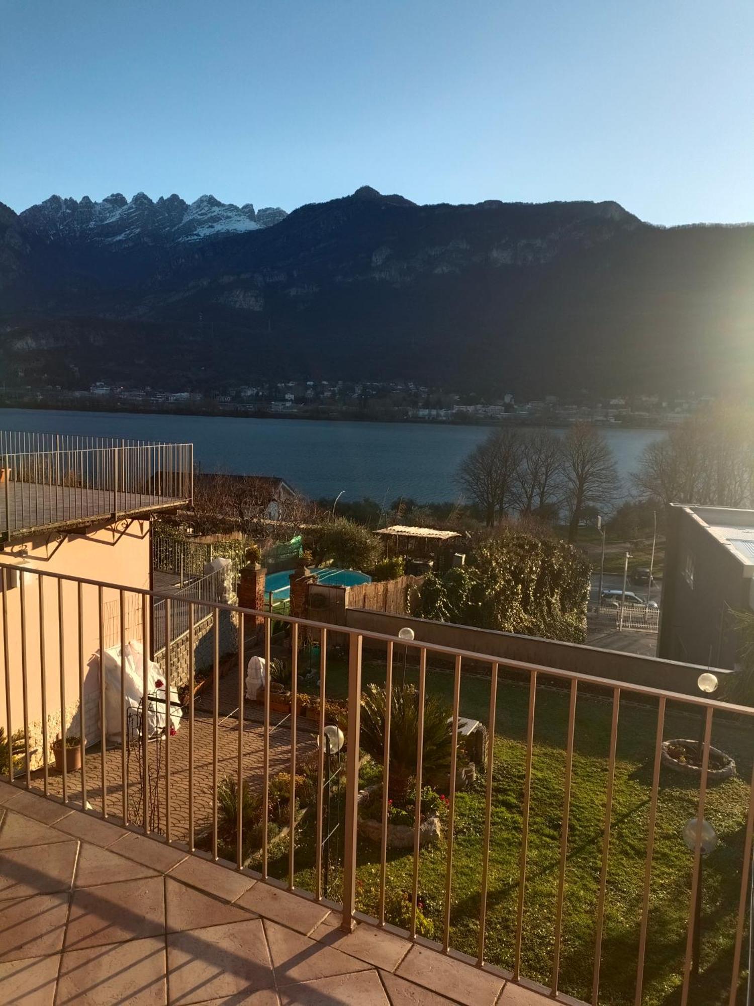 Le Rose Sul Lago Pescate Exterior foto